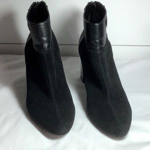Calvin Klein black suede leather ankle booties “Joelle”. Sz 9